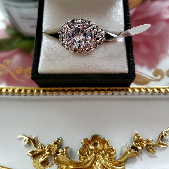 Elegant cubic zirconia crystals ring - Picture 2 of 6